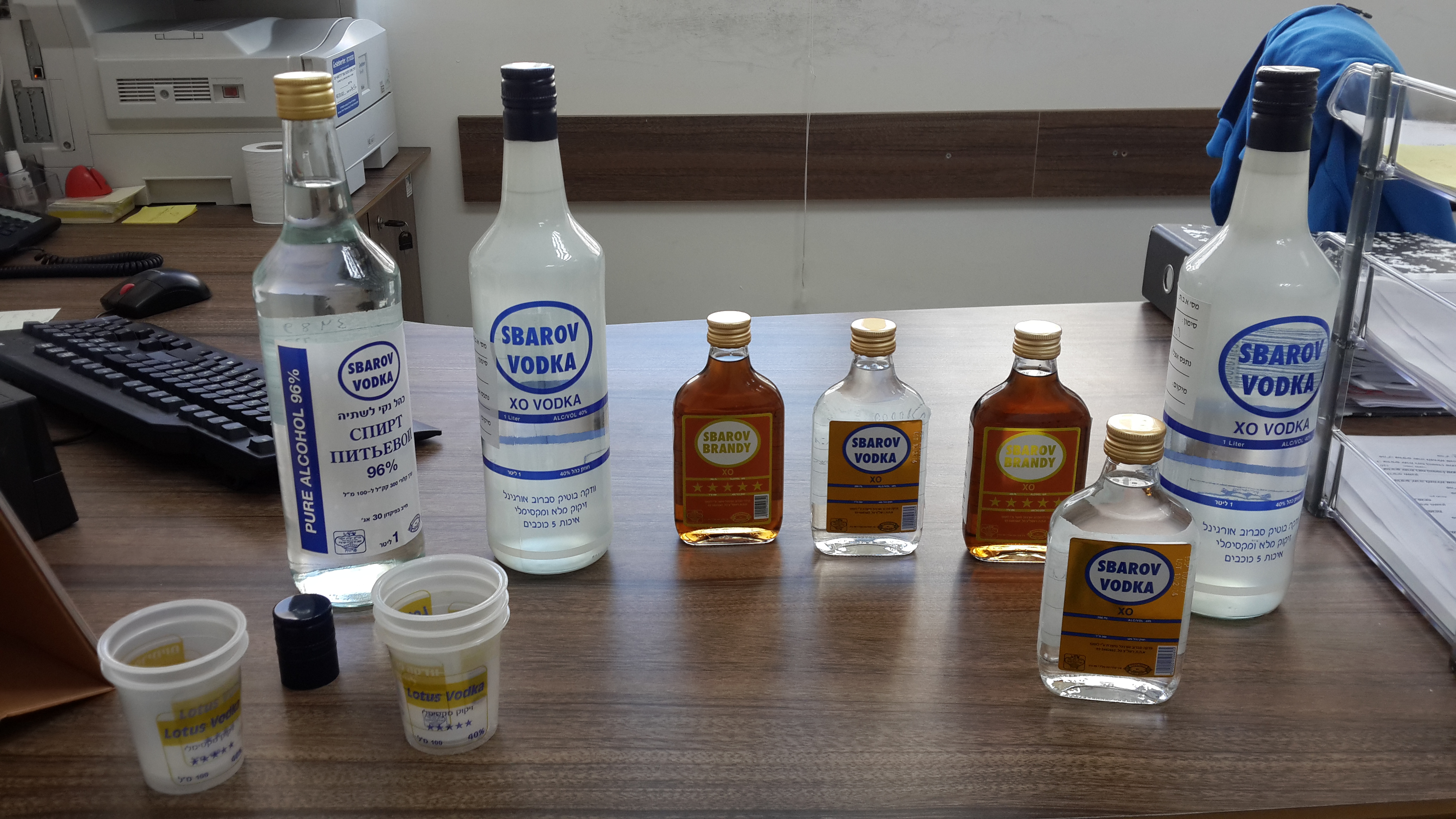 יצרני וודקה וברנדי מקומיים נעצרו בחשד שהתחמקו מתשלום מס במיליוני שקלים
