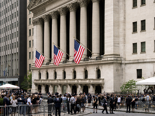 הנפט מזנק, הזהב צולל: השוק הנוכחי מציג התנהגות אנומלית