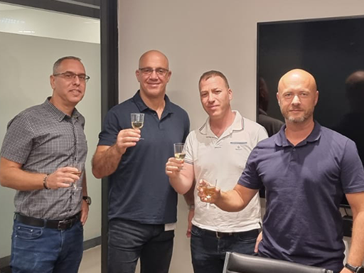 טופ מערכות רוכשת חברת ניהול סיכונים וציות רגולטורי