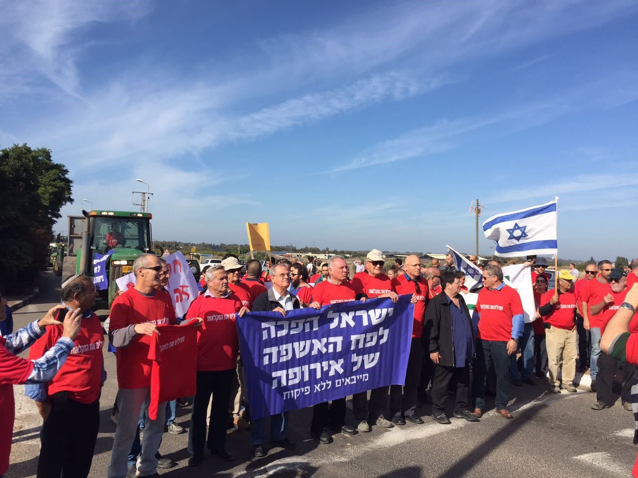 למעלה מאלף חקלאים הפגינו היום בצמתים ברחבי המדינה