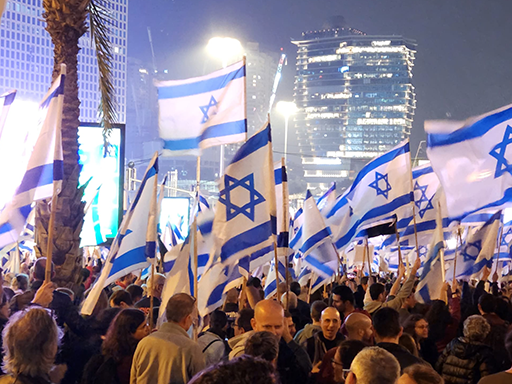 &rdquo;ההסלמה הביטחונית והחברתית מביאה לצמצום בולט ברכישות בכרטיסי אשראי&rdquo;