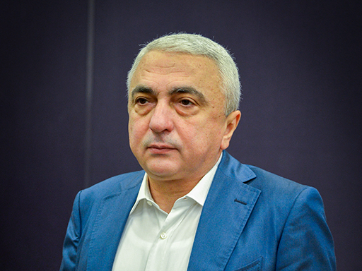 גדול עליהם: נניקשווילי ובן זקן מוכרים את השליטה בקרקע באילת