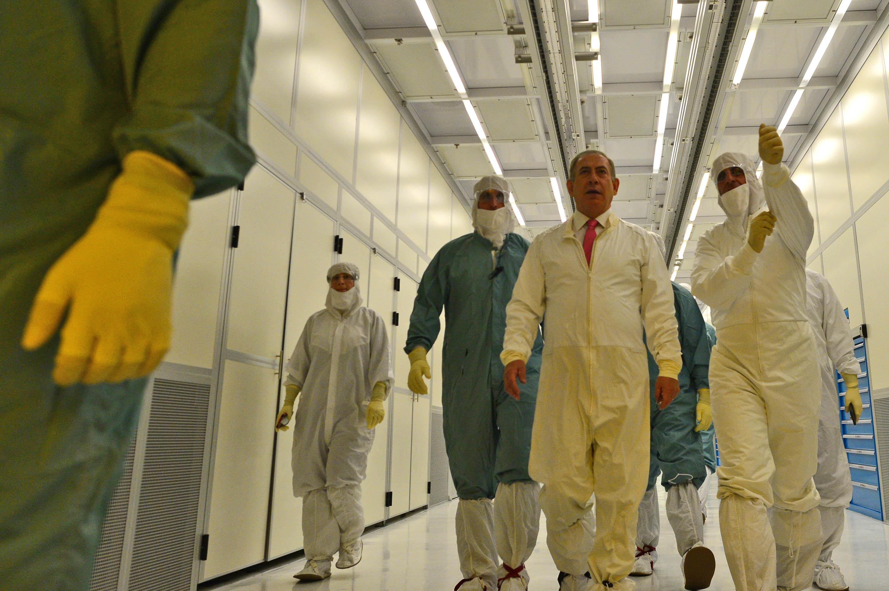 נתניהו חנך קו ייצור בהשקעה של 6 מיליארד דולר במפעל אינטל בקריית גת